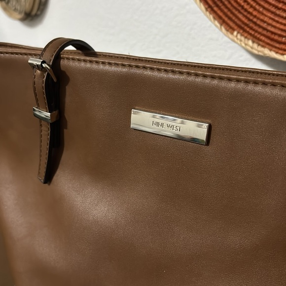 Nine West brown purse with zip closure, middle zip pocket, 3 sections. - Picture 2 of 9